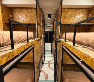 Thanon Phetchaburi Hostel | Comfy Corner Hostel
