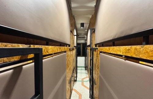 Thanon Phetchaburi Hostel | Comfy Corner Hostel