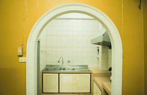 Thanon Phetchaburi Hostel | Comfy Corner Hostel