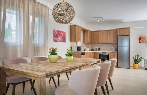 Karavomylos Villa | Deluxe Kefalonia Apartment | Apartment Corali | 3 Bedroom | Pool | Sea View |.