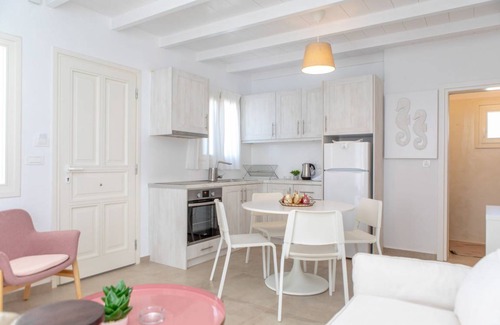 Naxos House | Deluxe Naxos Villa Villa Makares 4 Bedroom Private Pool A Stone's Throw To The Beach Pyrga