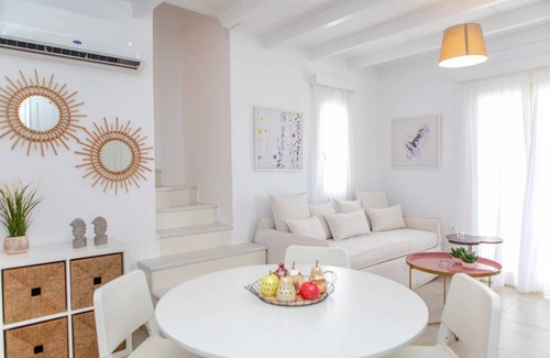 Naxos House | Deluxe Naxos Villa Villa Makares 4 Bedroom Private Pool A Stone's Throw To The Beach Pyrga