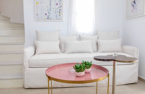 Naxos House | Deluxe Naxos Villa Villa Makares 4 Bedroom Private Pool A Stone's Throw To The Beach Pyrga
