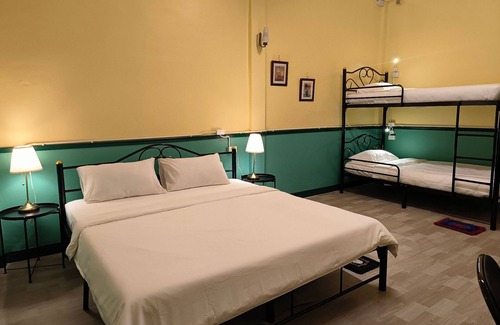 Maha Phruttharam Hostel | During Moonshine Hostel Samyan