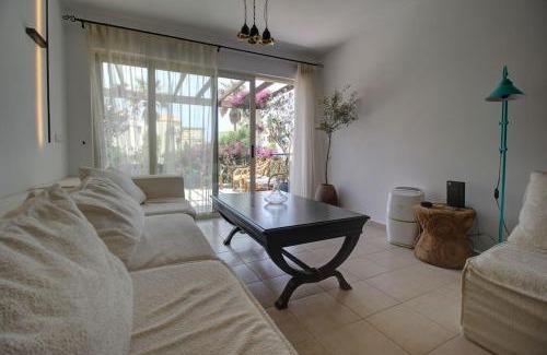 Maleme Apartment | Elias 1-Bedroom Apartment on the beach with pool