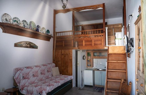 Skiros Apartment | Ftouli's traditional house!