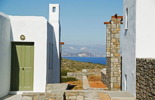 Isterni Villa | FUN4U Villa with 3 Bedrooms, Sea View and Swimming Pool