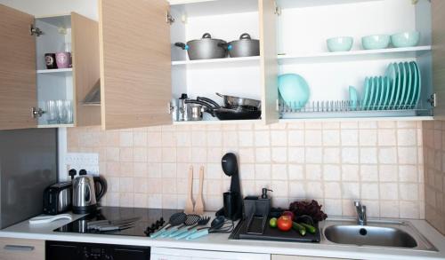 Lykabittos Apartment | Glabur Stays - The Sunny Atelier - Nicosia City, Free Parking & Wifi, Welcomes You!