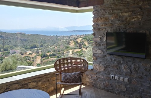 Nea Styra House | Glass Stone Pool Villa Rokanes