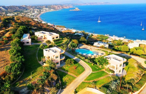 Kefalos Apartment | Kefalos : superb apartment in a private residence with a landscaped swimming pool offering a spectacular view of the Kefalos bay.