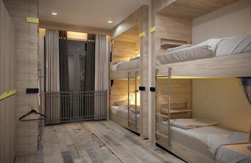 Silom Hotel | Kinnon Deluxe Hostel Coworking Cafe