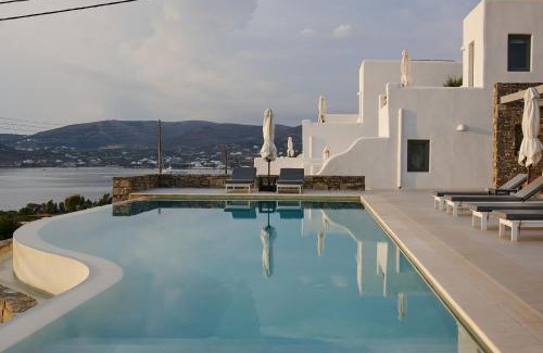 Naousa Bed & Breakfast | Kymo Luxury Suites Paros
