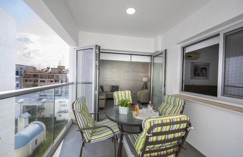 Larnaca City Centre Apartment | Larnaca Finikoudes Suite