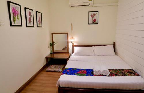 Silom House | Les Fleurs Bangkok Hostel