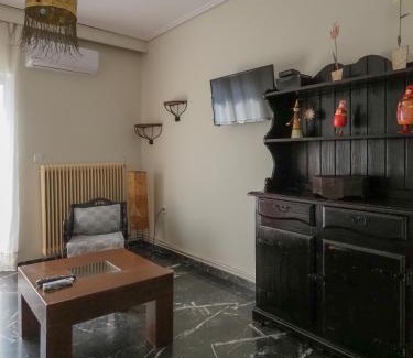 Trikala Apartment | Like HomeRetro Central Apartment