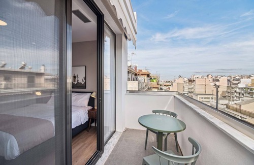 Piraeus Apartment | Limehome Piraeus Olive