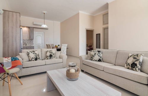 Akrotiri Apartment | 'luna Nera' Beachfront Apartment
