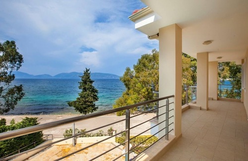 Karavomylos Apartment | luxury apartment waterfront with amazing sea view