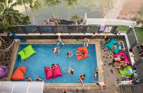 Chana Songkhram Hostel | Mad Monkey Bangkok