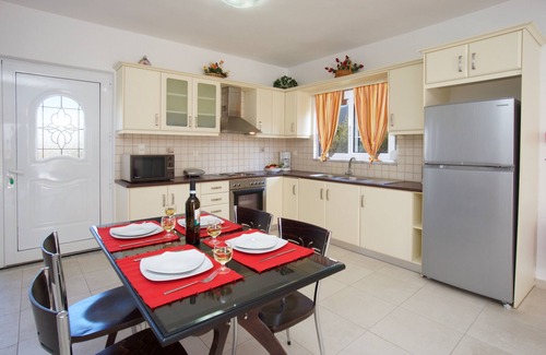Karavomylos House | Maisonette With Shared Pool, Sea And Mountain Views