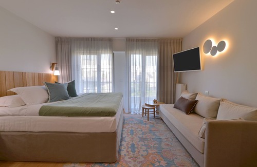 Khalandrion Hotel | MIRIVILI | Hospitality & Wellness