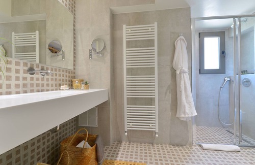 Khalandrion Hotel | MIRIVILI | Hospitality & Wellness