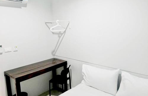 Wat Bowon Niwet Hostel | Mitr Inn Khaosan BKK
