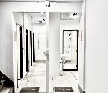 Wat Bowon Niwet Hostel | Mitr Inn Khaosan Road มิตร อินน์ ตรอกข้าวสาร