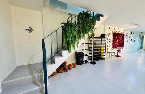 Makkasan Hostel | MoMoYa House