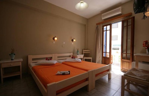 Paros House | Motel ∙ 8 guests