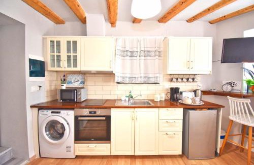 Old Town Apartment | Mouragia Old Seaside Studio