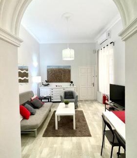 Old Town Apartment | Mouragia Sweet Apartment