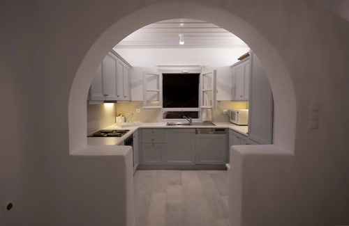 Agios Ioannis Villa | My Rental Homes - Villa Dany with infinity swimming pool, terrace and sea view.