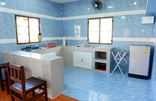 Bang Po Hotel | New Sunrise Village Maenam Beach