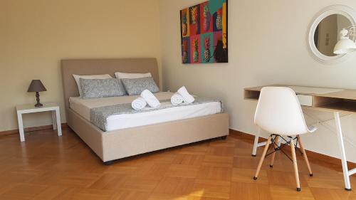 Athens City Centre Apartment | Orange Apartment - Athens Center, 3 BD, 1.5 BATH