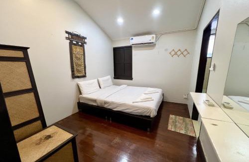 Nana Hostel | Orchid Hostel
