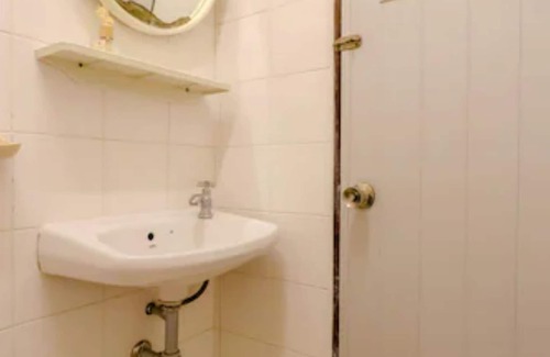 Ratchathewi Hotel | OYO 583 Sweethome Guest House