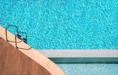 Filaki Villa | Petroktisto Luxury Villa Pool & Heated Jaccuzzi