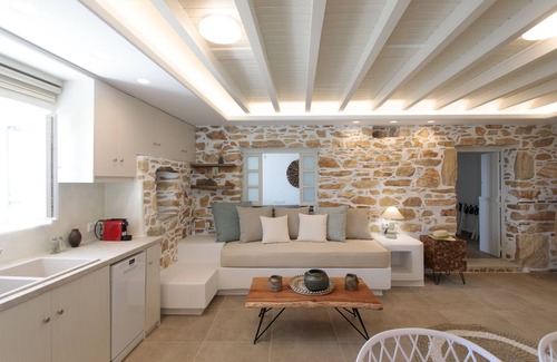 Naxos House | Phoenicia Naxos