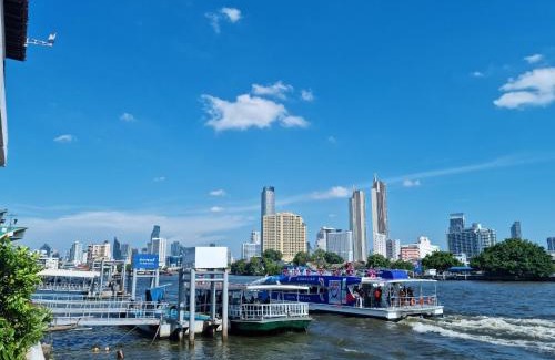 Chakkrawat Hostel | PIER 808 Hostel