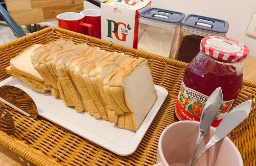 Din Daeng Hostel | Pillow & Bread