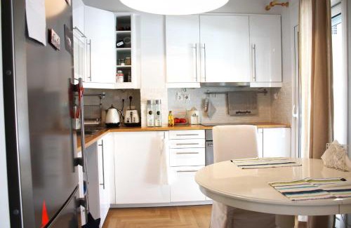 Ilisia Apartment | Quiet, central, on airport metro and bus line