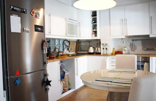 Ilisia Apartment | Quiet, central, on airport metro and bus line