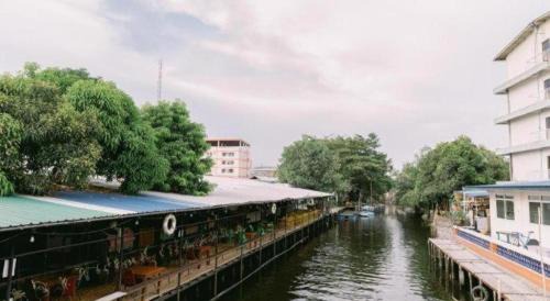 Phra Pradaeng Hotel | Rimnam Hotel Suk Sawat 70