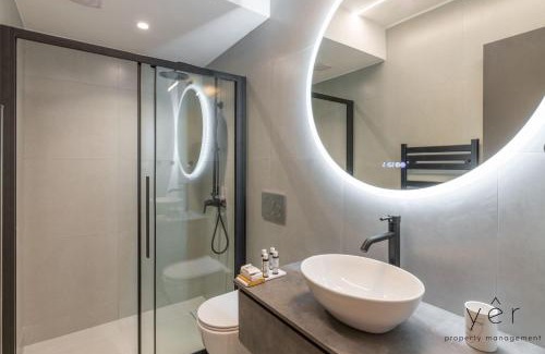 Pasalimani Apartment | Seaside Loft Near Piraeus Port at Freatida Beach