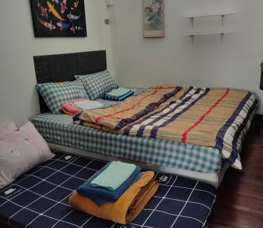 Chakkrawat Hostel | Sip N' Camp