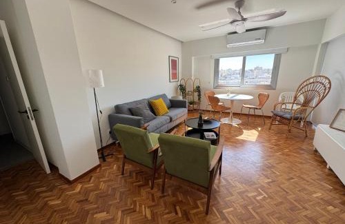 Lykabittos Apartment | Skyhigh Urban Apts