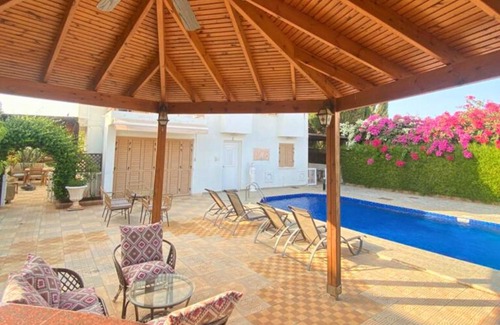 Alexandroupoli Villa | Statue Family Holiday Villa