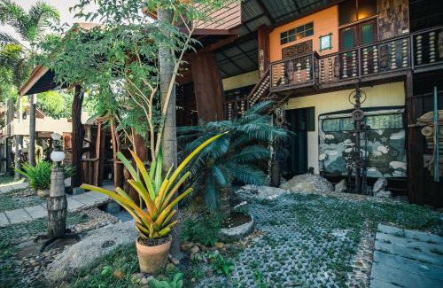 Si Racha Hostel | Suankaew​ art​ hostel​