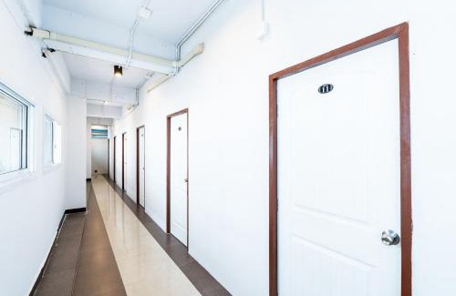 Talat Yot Hostel | The Hidden Khaosan Rambutri - เดอะ ฮิดเดน ข้าวสาร รามบุตรี